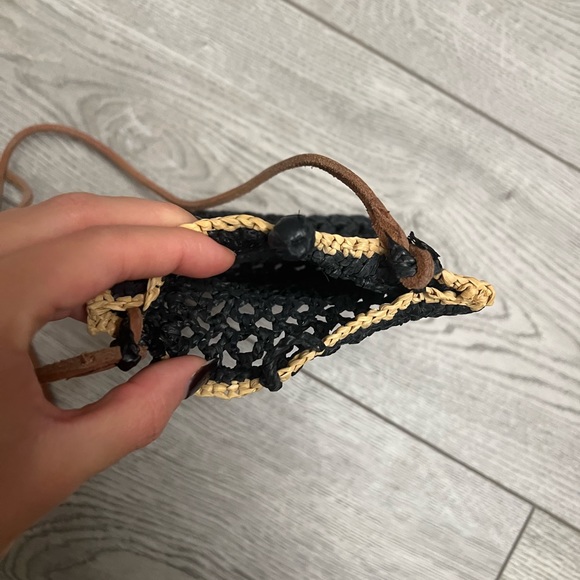 FREE PEOPLE: SMALL WOVEN BAG - Picture 4 of 5